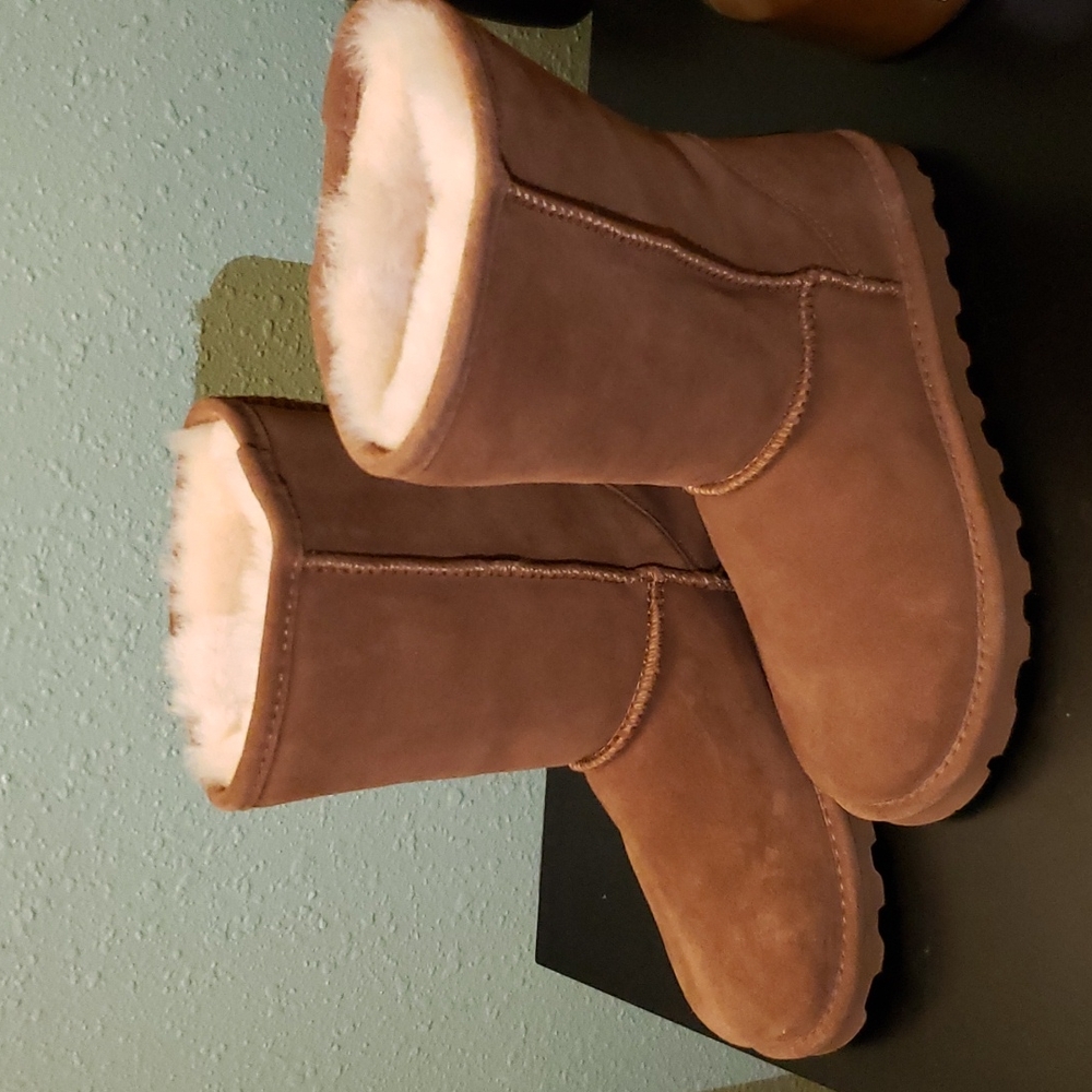 Never Worn Woman's Bearpaw